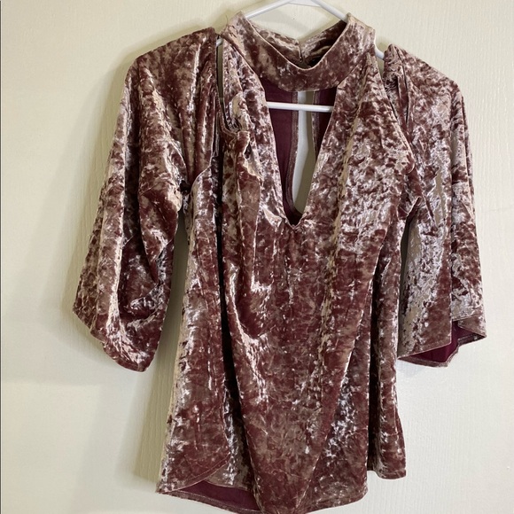 American Eagle Pink Crushed Velvet Cold Shoulder - Picture 2 of 3